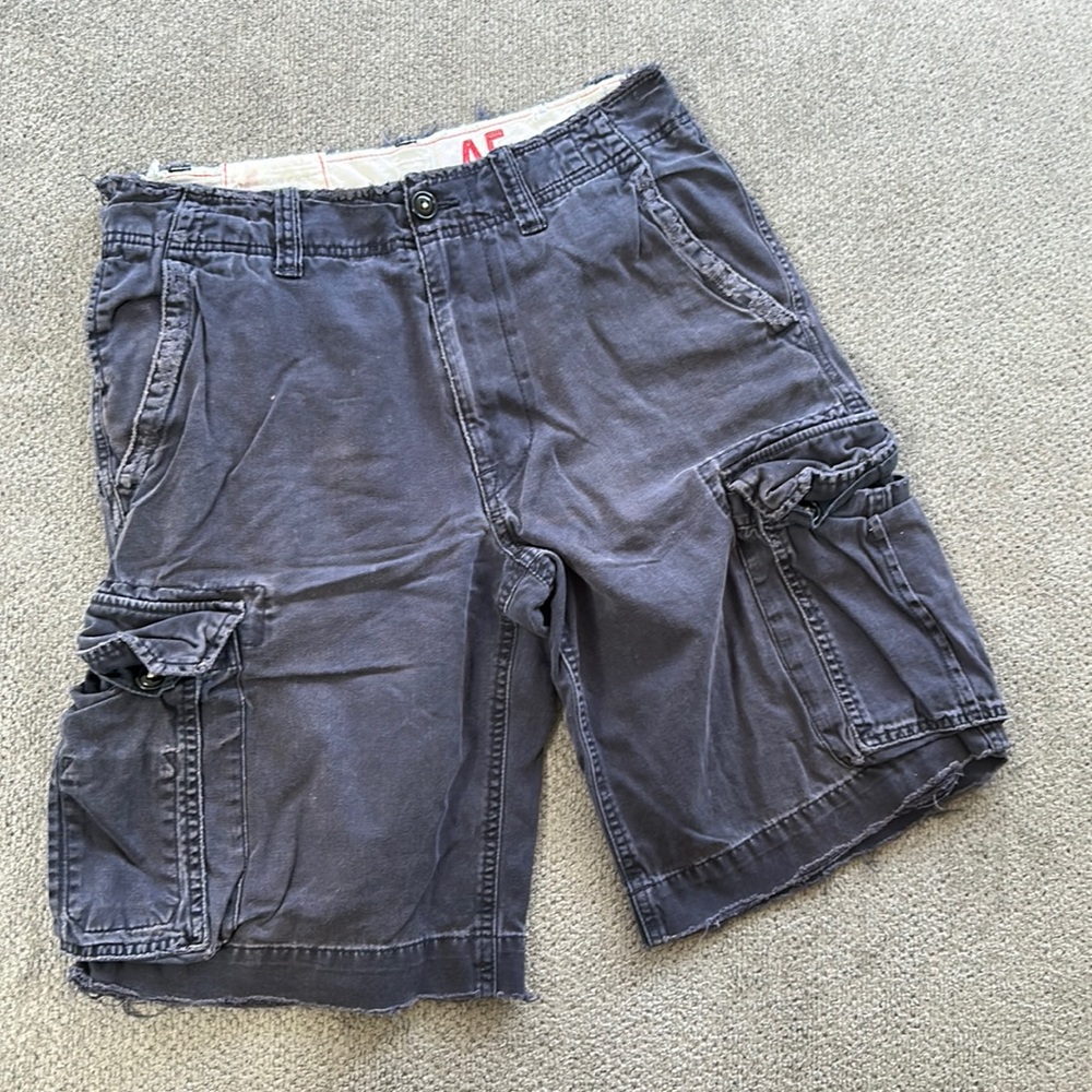 Men’s AE distressed cargo shorts